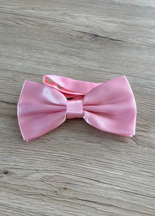 Noeud papillon rose, marke: Rose, zustand: Neu, mit Etikett, 5,00 €, 5,95 € inklusive Vinted-Käuferschutz