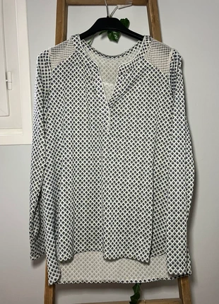 Blouse col V colorée avec motifs et dentelle, merk: Zara, staat: Nieuw zonder prijskaartje, maat: S / 36 / 8, € 5,00, € 5,95 inclusief Kopersbescherming