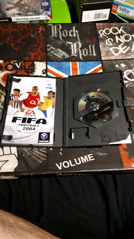 Fifa 2004 gamecube  4
