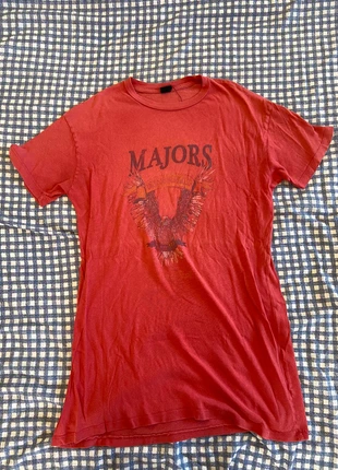 T-shirt rouge avec motifs oversize , marque: Urban Outfitters, état: Très bon état, taille: XS / 34 / 6, 10,00 €, 11,20 € Protection acheteurs incluse