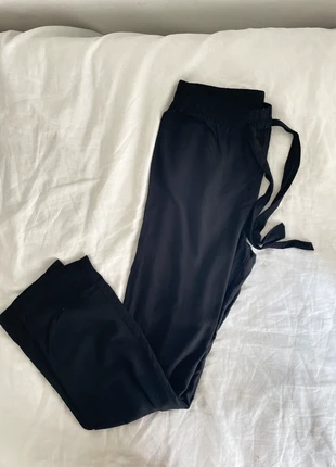 Pantalones fluidos negros, marca: Primark, estado: Muy bueno, tamaño: XS / 34 / 6, 6,00 €, 6,30 € Protección al comprador incluida