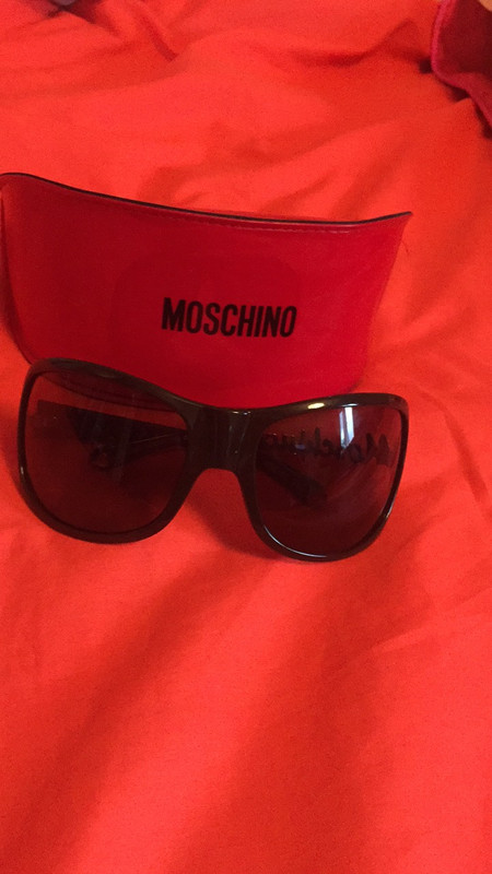 Moschino lunette de soleil Vinted