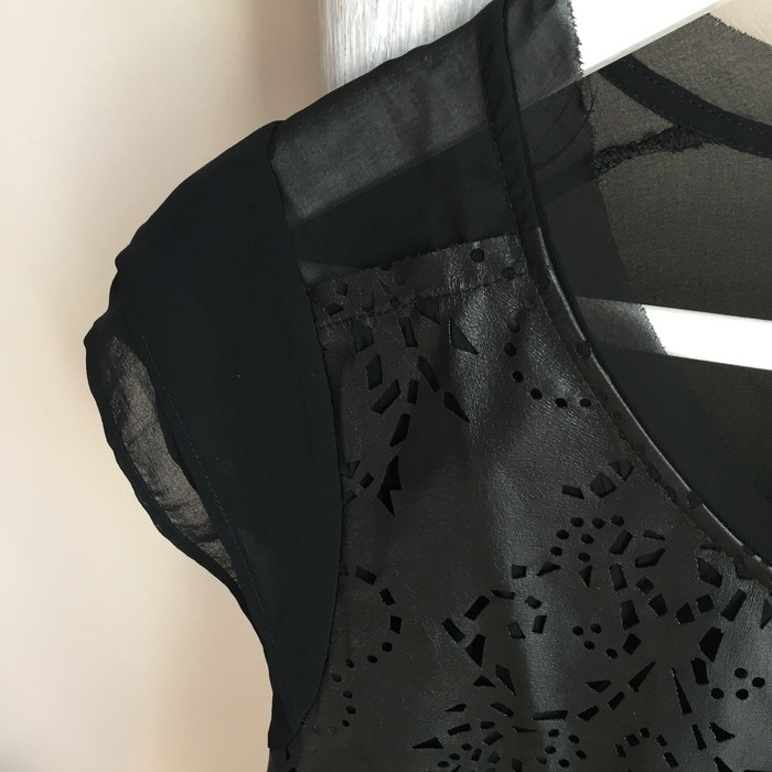 Top noir avec détails Zara 3