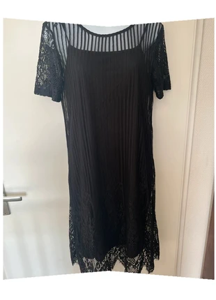 VILA zwarte kanten jurk maat M – elegant & tijdloos Uitverkoop Sale!, marque: Vila, état: Neuf sans étiquette, taille: M / 38 / 10, 8,00 €, 9,10 € Protection acheteurs incluse