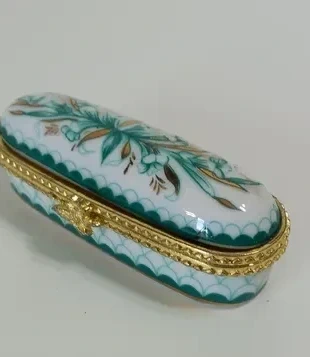 Collectable vintage French porcelain pill box / Trinket box / French décor, état: Neuf sans étiquette, 10,00 €, 11,20 € Protection acheteurs (Pro) incluse
