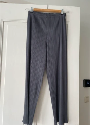 Pantalon Pleats please vintage 1999, merk: Pleats Please Issey Miyake, staat: Heel goed, maat: XS / 34 / 6, € 180,00, € 189,70 inclusief Kopersbescherming