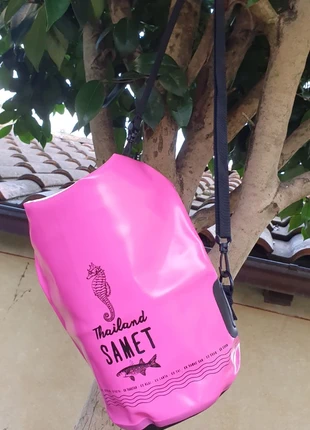 Sacca waterproof. Fuxia, merk: sacca waterproof, staat: Nieuw zonder prijskaartje, € 19,00, € 20,65 inclusief Kopersbescherming