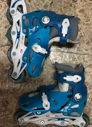 Patines numero 28-31, merk: Local, staat: Heel goed, maat: 28, € 8,00, € 9,10 inclusief Kopersbescherming