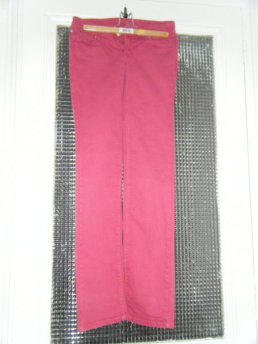 Pantalon couleur rose marque Bonobo taille 36 1