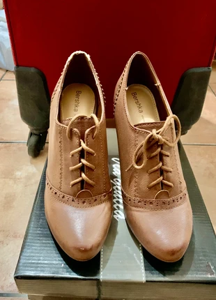 Scarpe parigine da donna con tacco, marca: Bershka, estado: Satisfatório, tamanho: 38, €5.00, €5.95 inclui Proteção do Comprador