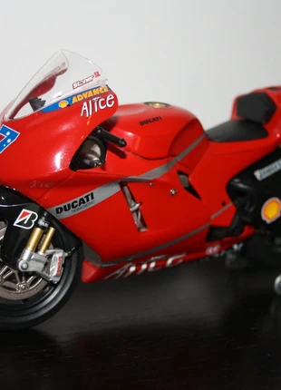 MotoGP Altaya Casey Stoner Ducati Desmo 2007 1:12, marca: Altaya, estado: Muy bueno, tamaño: Talla única, 25,00 €, 26,95 € Protección al comprador incluida