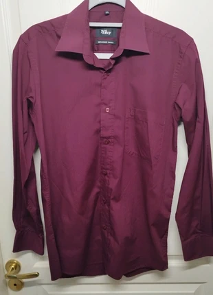 Chemise Yves Dorsey rouge bordeaux, marque: Yves Dorsey, état: Neuf sans étiquette, taille: M, 3,00 €, 3,85 € Protection acheteurs incluse