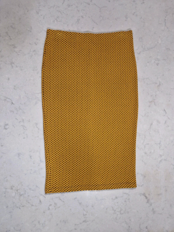 Falda elástica color mostaza combinado con morado de - Vinted