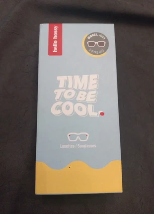 Lunettes soleil enfant 5-8 ans, merk: Hello Hossy, staat: Heel goed, maat: 5 jaar / 110 cm, € 10,00, € 11,20 inclusief Kopersbescherming