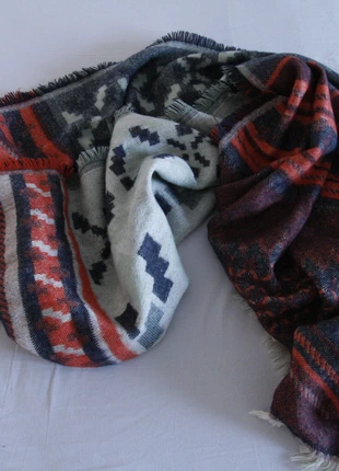 superweicher Schal mit Aztekenmuster, marca: H&M, estado: Muy bueno, 5,00 €, 5,95 € Protección al comprador incluida