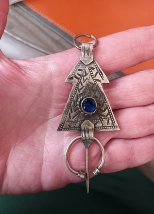 Ancien pendentif en forme de fibule, merk: Fibule, staat: Goed, € 54,00, € 57,40 inclusief Kopersbescherming