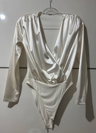 Body en satin blanc, marque: Boohoo, état: Neuf sans étiquette, taille: S / 36 / 8, 6,00 €, 7,00 € Protection acheteurs incluse