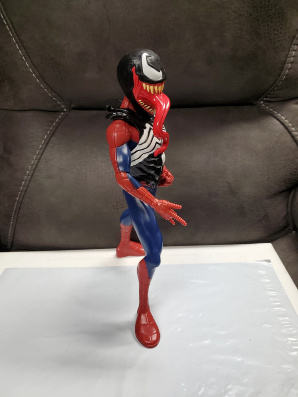 Action Figure Spider-Man Maximum Venom with Venom Gear Talking 13" Tall 2
