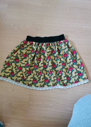 Spódniczka krakowska żółta, staat: Heel goed, maat: 10 jaar / 140 cm, € 4,00, € 4,90 inclusief Kopersbescherming