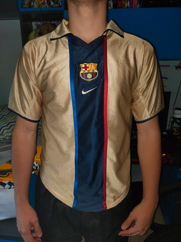 Camiseta Vintage Barcelona dorada -