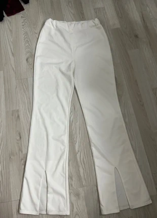 Pantalon evasé blanc avec fente taille 36, marque: Boutique indépendante, état: Bon état, taille: S / 36 / 8, 2,00 €, 2,80 € Protection acheteurs incluse