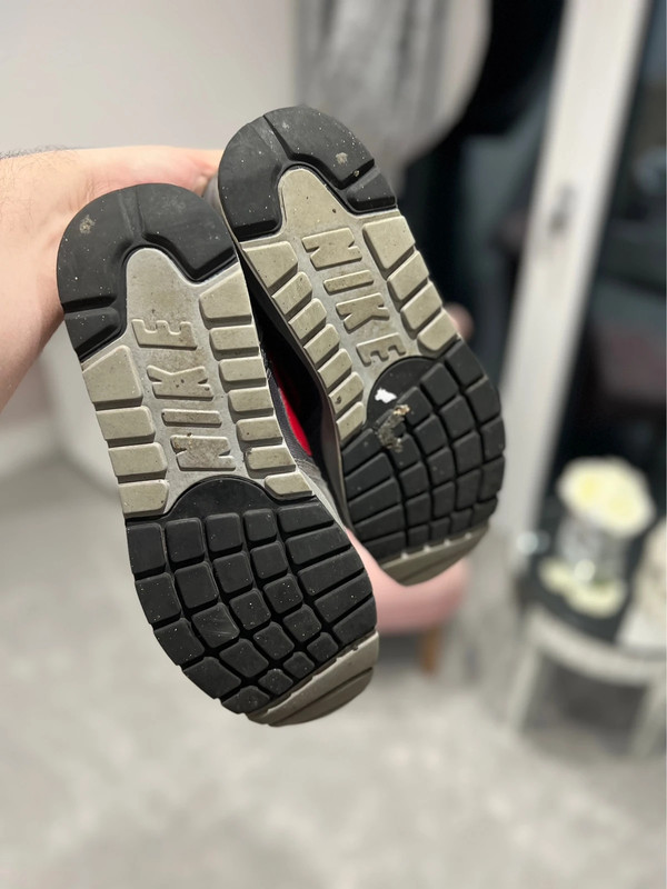 Nike Air WindRunners TR2 UK 10 Grey Red Vinted