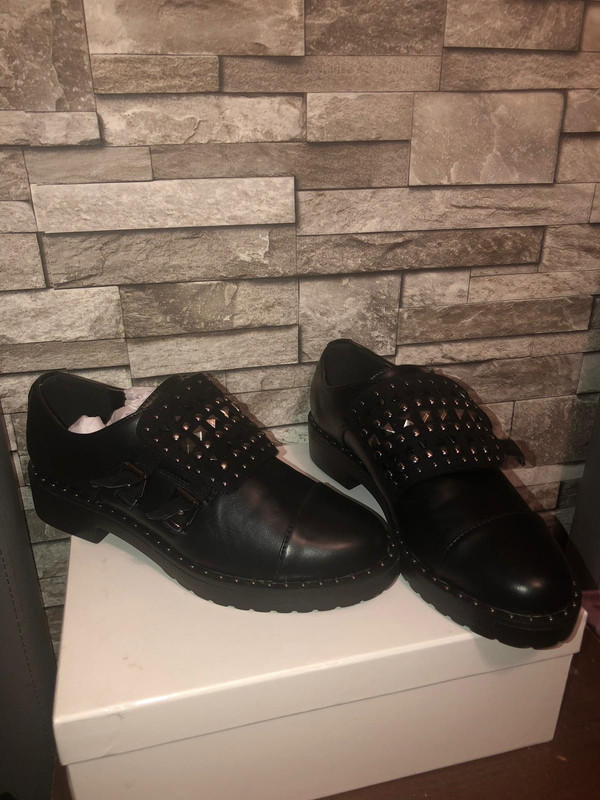 Chaussures noires cloutées 1