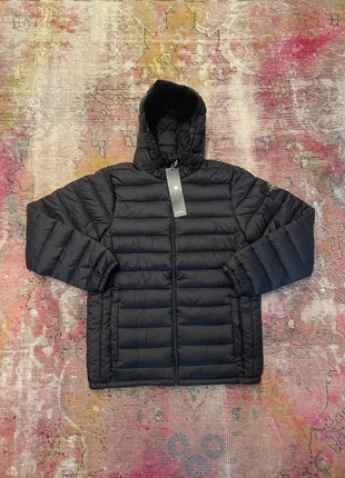 Stone Island Daunenjacke L Schwarz Neu mit Etikett, marque: Stone Island, état: Neuf avec étiquette, taille: L, 99,99 €, 105,69 € Protection acheteurs incluse
