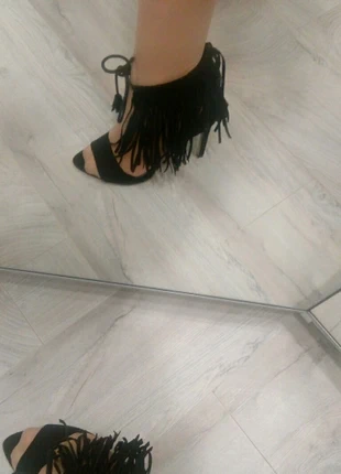 Sandales avec franges talons 13 cm,, marque: Zara, état: Neuf sans étiquette, taille: 40, 20,00 €, 21,70 € Protection acheteurs incluse