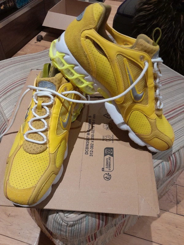 Nike yellow store trainers