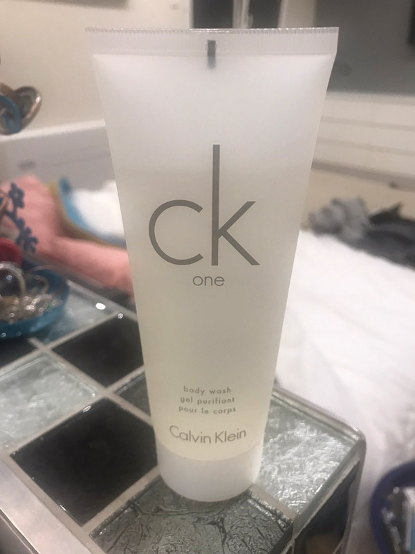 Calvin Klein One Body Wash Gel Purifiant pour le Corps - INCI Beauty