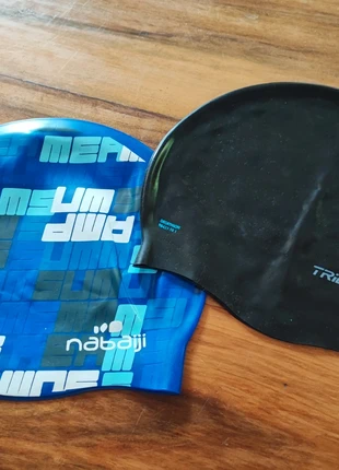 Lots de deux bonnets de natation Nabaiji et Tribord, marke: Nabaiji, zustand: Gut, 4,00 €, 4,90 € inklusive Vinted-Käuferschutz