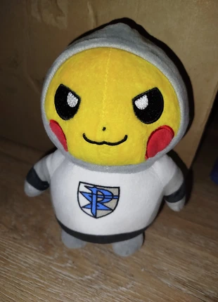 Peluche pokemon Pikachu Team Plasma, brand: Pokémon, condizioni: Ottime, taglia: XS, €15.00, €16.45 include la Protezione acquisti