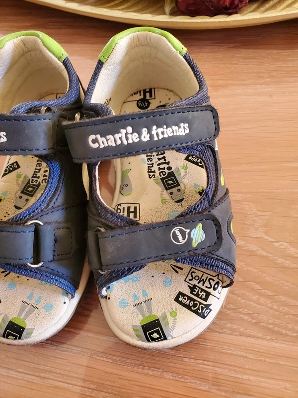Sandales à scratch chaussea très bon état Taille 22 - photo numéro 2