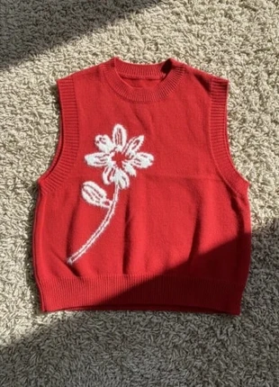 Gilet sans manches en maille rouge à motif fleur – style rétro chic, merk: Atelier Lys, staat: Heel goed, maat: S / 36 / 8, € 28,99, € 31,14 inclusief Kopersbescherming