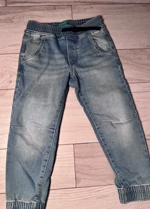 Jeans Benetton 6/7 anni con coulisse e elastico, marque: Benetton, état: Très bon état, taille: 6 ans / 116 cm, 3,00 €, 3,85 € Protection acheteurs incluse