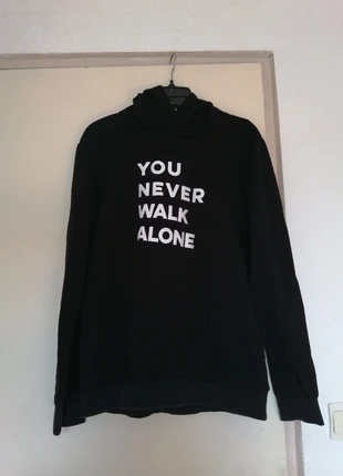 Sweat à capuche taille M à l'effigie du groupe de kpop BTS, état: Bon état, taille: M / 38 / 10, 8,00 €, 9,10 € Protection acheteurs incluse