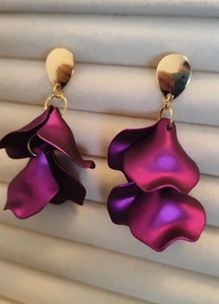 Ultimate Statement Purple Petal Cascade Drop Earrings | Iridescent Gold Stud |, brand: Oliver Bonas, condition: Very good, £8.23, £9.34 includes Buyer Protection
