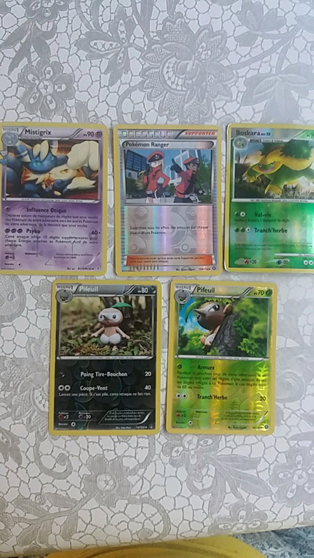 Lot de 60 Cartes Pokémon avec 5 cartes holographiques