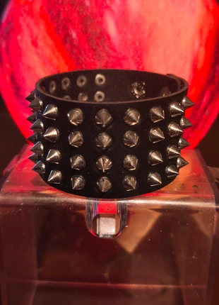 Bracelet qui pique de chez pique 04 lignes, brand: Punk, condizioni: Nuovo senza cartellino, €5.50, €6.48 include la Protezione acquisti