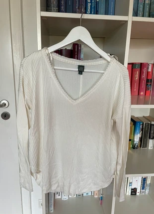 Oberteil mit V-Ausschnitt, merk: Wild Fable, staat: Nieuw zonder prijskaartje, maat: XS / 34 / 6, € 5,00, € 5,95 inclusief Kopersbescherming