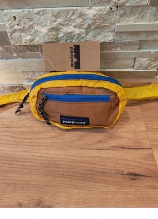 Sacoche Jaune Patagonia 20x14 cm - Neuve, marque: Patagonia, état: Très bon état, 15,00 €, 16,45 € Protection acheteurs incluse