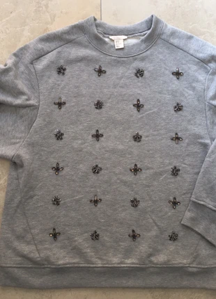 Sudadera gris con aplicaciones, marca: H&M, estado: Satisfatório, tamanho: M / 38 / 10, €3.00, €3.85 inclui Proteção do Comprador
