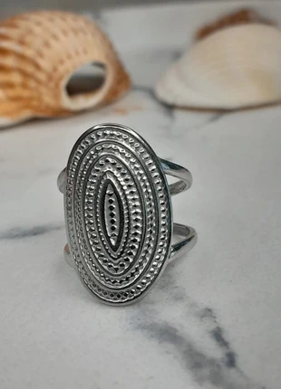 Grande bague ovale argenté, marke: LTDS, zustand: Sehr gut, größe: Größenverstellbar, 9,00 €, 10,15 € beinhaltet Vinted-Käuferschutz Pro