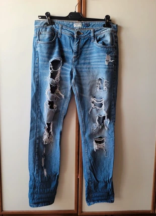 Jeans girlfirend blu con strappi, merk: OVS, staat: Heel goed, maat: M / 38 / 10, € 5,00, € 5,95 inclusief Kopersbescherming