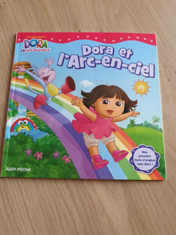 Livre, Dora et l'arc-en-ciel.