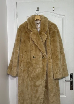 Manteau long fausse fourrure beige boutonnés taille S , marque: H&M, état: Neuf avec étiquette, taille: S / 36 / 8, 39,99 €, 42,69 € Protection acheteurs incluse