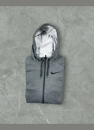 Pull a capuche avec zip Nike gris logo swoosh brodé noir - S homme, marque: Nike, état: Très bon état, taille: S, 22,00 €, 23,80 € Protection acheteurs (Pro) incluse