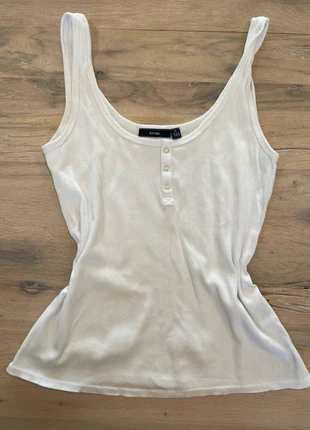 Débardeur blanc Kiabi avec boutons - Taille M, marque: Kiabi, état: Très bon état, taille: M / 38 / 10, 4,00 €, 4,90 € Protection acheteurs incluse