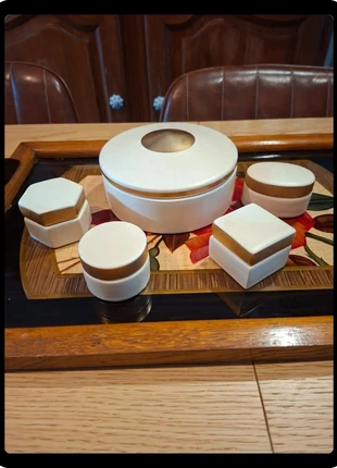 Lot de boîtes en céramique vintage design avec couvercles dorés – déco élégante, marque: Vintage Boutique, état: Très bon état, 23,00 €, 24,85 € Protection acheteurs incluse